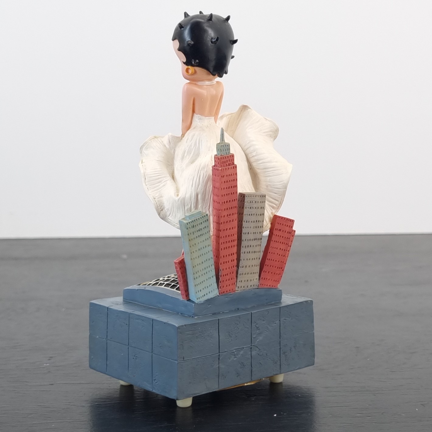 Betty Boop Diamond Are a Girlss Best Friend Music Box - Character Collectibles _left back - Betty Boop Diamond Are a Girlss Best Friend Music Box - Character Collectibles _left back