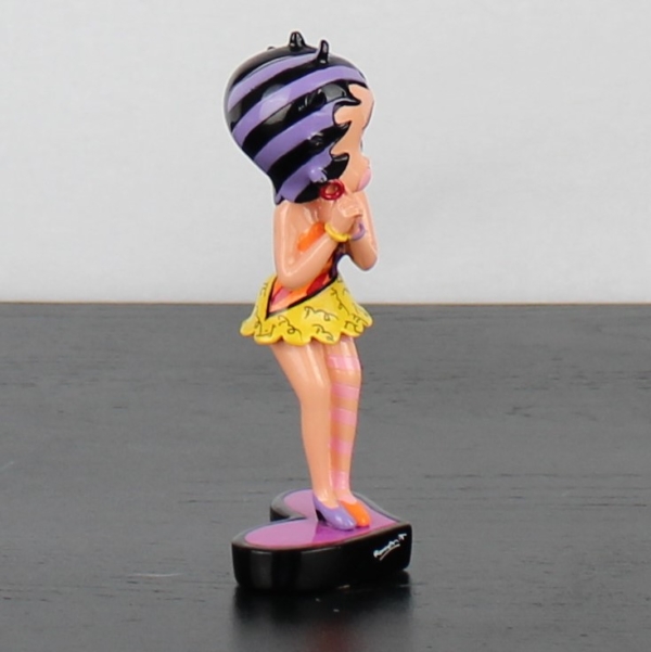Betty Boop by Romero Britto figurine _standing on a small heart _right - Betty Boop by Romero Britto figurine _standing on a small heart _right