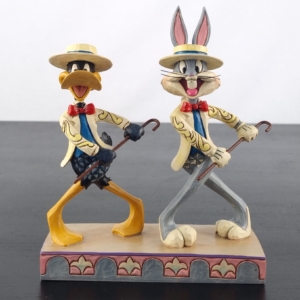 Bugs Bunny and Daffy Duck - On with the show statue