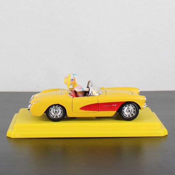 Daisy Duck Chevrolet Corvette - Bburago _right - Daisy Duck Chevrolet Corvette - Bburago _right