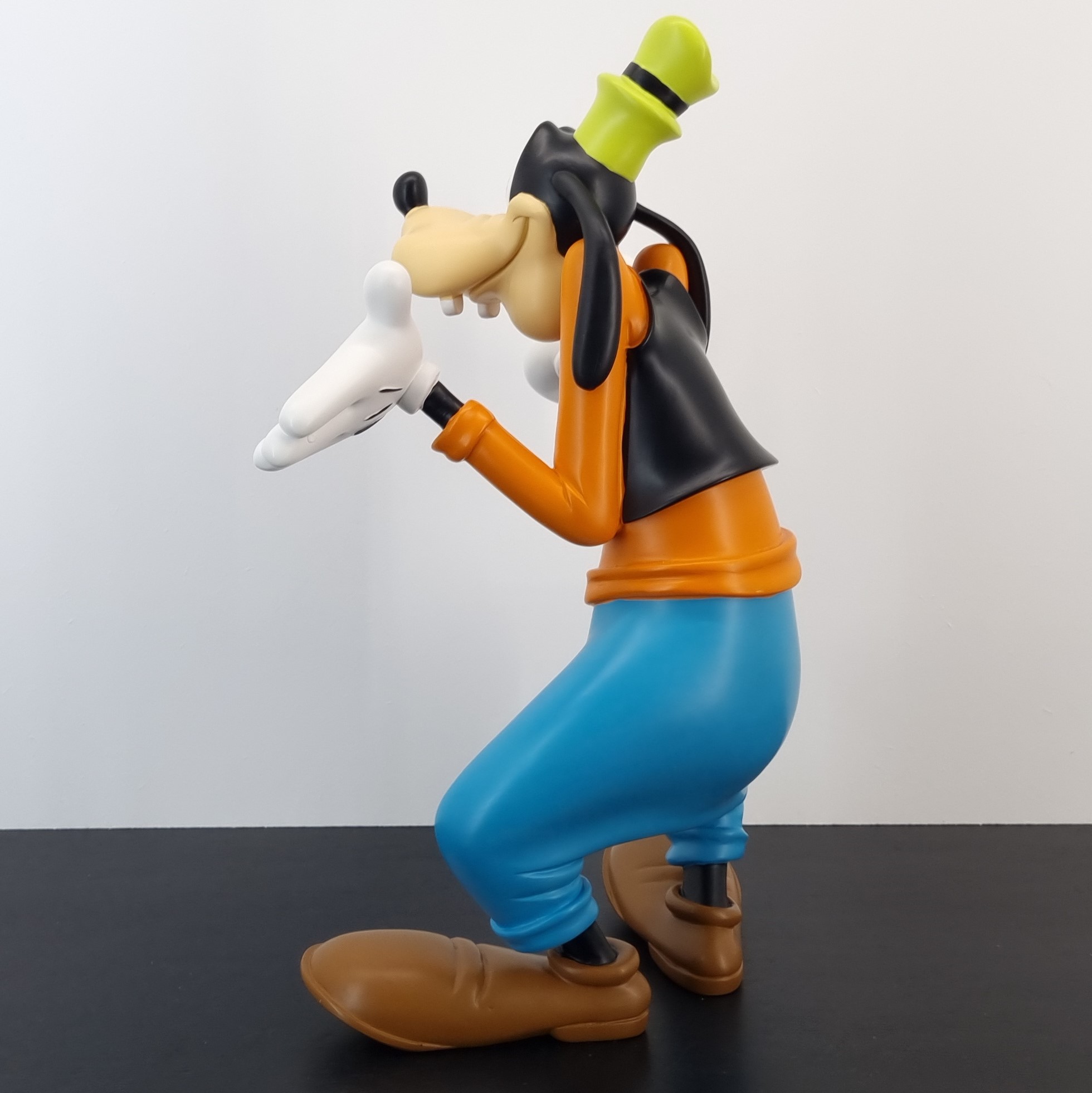 Definitive Goofy Statue _left back - Definitive Goofy Statue _left back