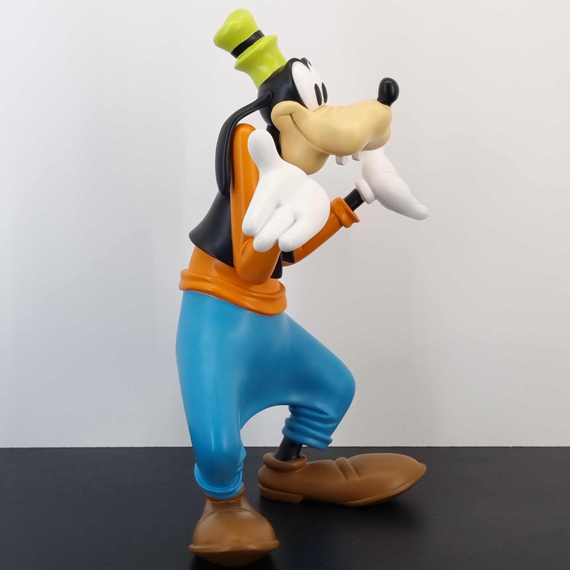 Definitive Goofy Statue _right front - Definitive Goofy Statue _right front