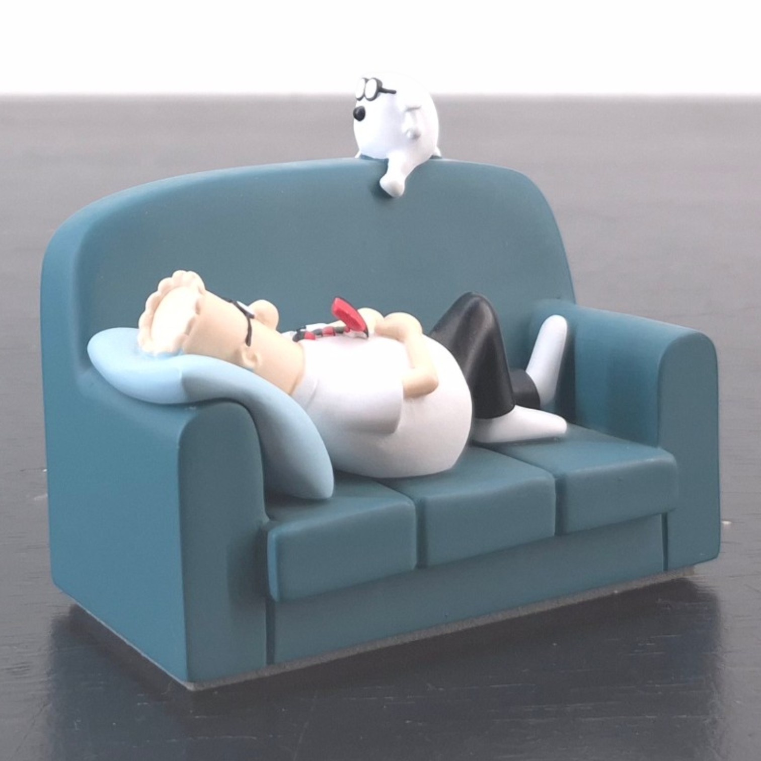 Dilbert and Dogbert Figurine _right front - Dilbert and Dogbert Figurine _right front