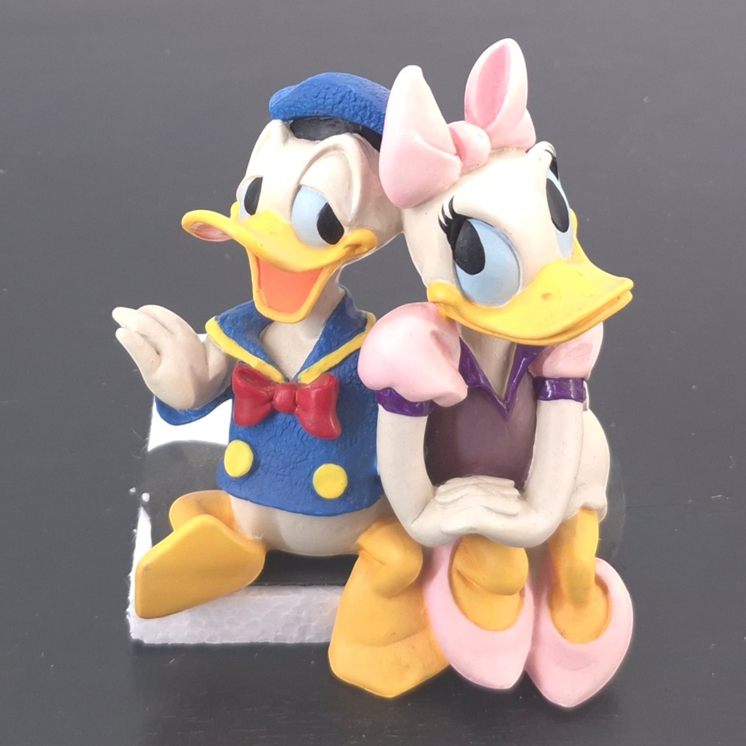 Donald Duck Crazy Over Daisy Figurine - Donald Duck Crazy Over Daisy Figurine