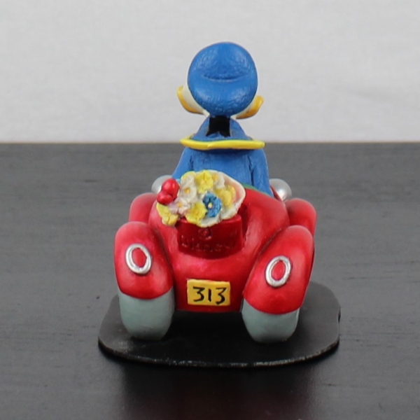 Donald Duck racing to Daisy Duck figurine _back - Donald Duck racing to Daisy Duck figurine _back