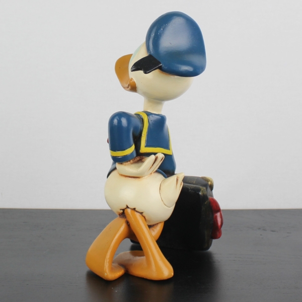 Donald Duck relaxing on his suitcase statue _medium version _left back - Donald Duck relaxing on his suitcase statue _medium version _left back