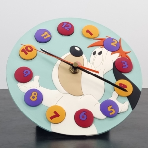 Clock where Droopy is juggling