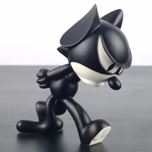 Statue of Felix the Cat walking