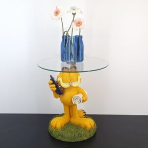 Garfield Table