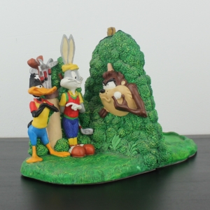 Bugs Bunny, Daffy Duck and the Tasmanian Devil playing golf bookends by Figi Graphics in license of Warner Bros.