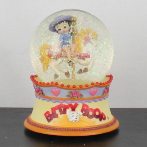 Vintage Betty Boop snowglobe by Westland Giftware in license of King Features plays oughta be in pictures