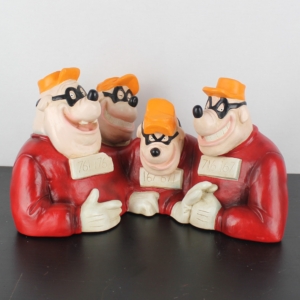 Beagle Boys statue by Delarue-Picard 1885 in license of Walt Disney