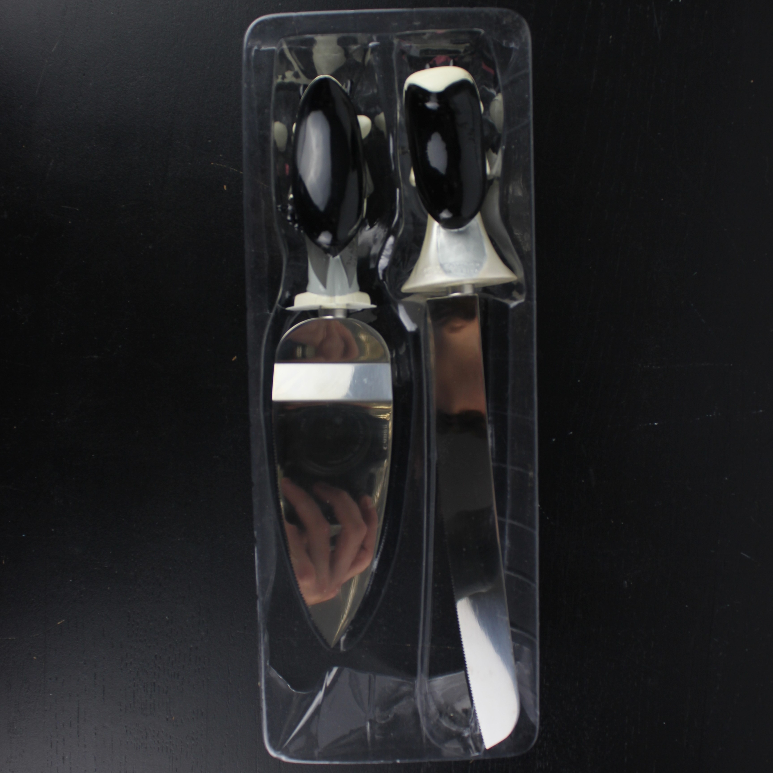 Pepé Le Pew and Penelope Pussycat wedding cutlery Warner Bros store exclusive - Pepé Le Pew and Penelope Pussycat wedding cutlery Warner Bros store exclusive