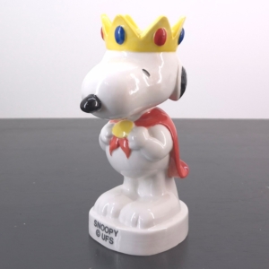 King Snoopy Fève - King Snoopy fève with crown and red cape