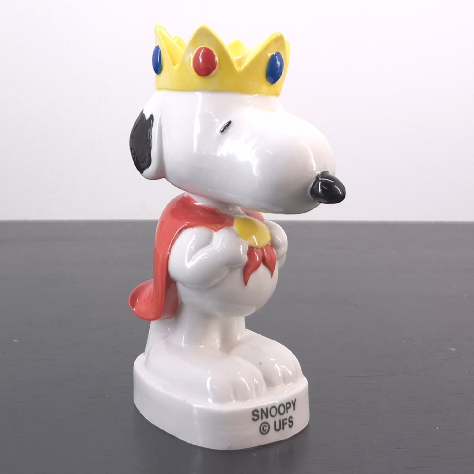 King Snoopy Fève _right front - King Snoopy Fève _right front