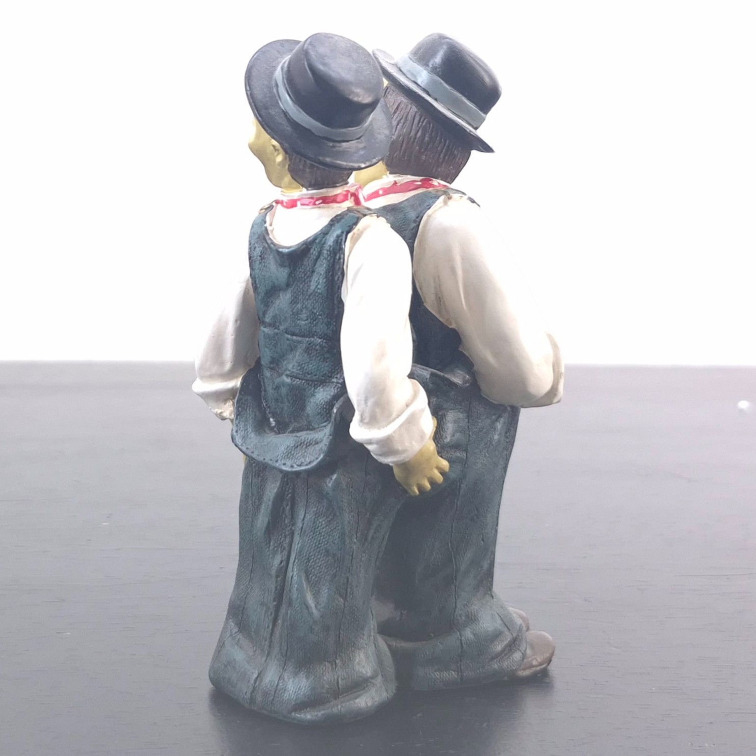 Laurel and Hardy Figurine - Back to Back _left back - Laurel and Hardy Figurine - Back to Back _left back