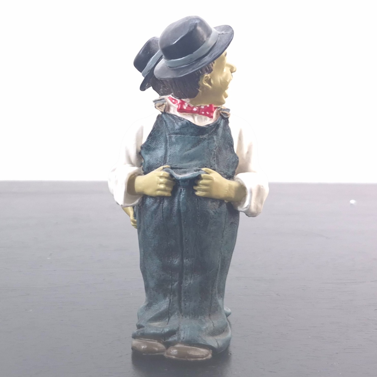 Laurel and Hardy Figurine - Back to Back _right - Laurel and Hardy Figurine - Back to Back _right