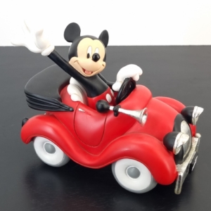 Mickey Mouse driving his car statue - Peter Mook - Rutten