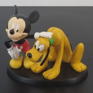 Mickey Mouse petting Pluto statue - Peter Mook - Rutten