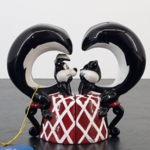 Pepé Le Pew and Penelope Pepper and Salt shaker set