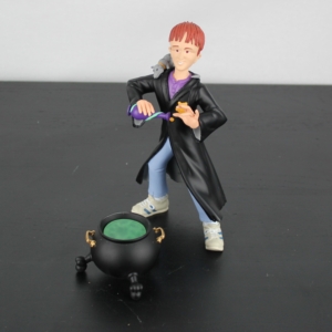 Ron Weasley with Scabbers statue