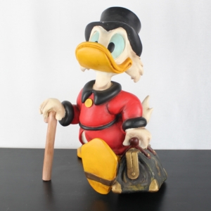 Scrooge McDuck with a suitcase full of money statue _xxl version