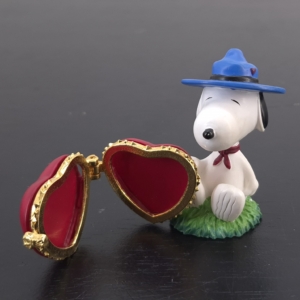 Snoopy holding a heart locket