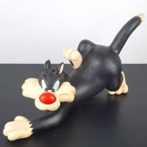 Sylvester the Cat on the prowl statue