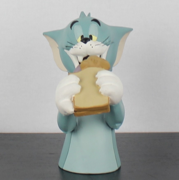 Tom Cat eating Jerry Mouse figurine _front - Tom Cat eating Jerry Mouse figurine _front