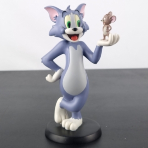 Tom holding Jerry statue - Peter Mook - Rutten