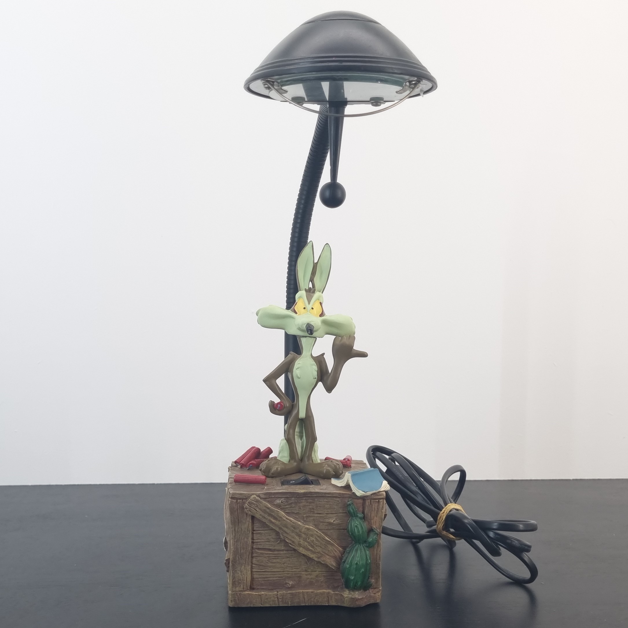 Wile E Coyote Desk Lamp - Casal - Wile E Coyote Desk Lamp - Casal