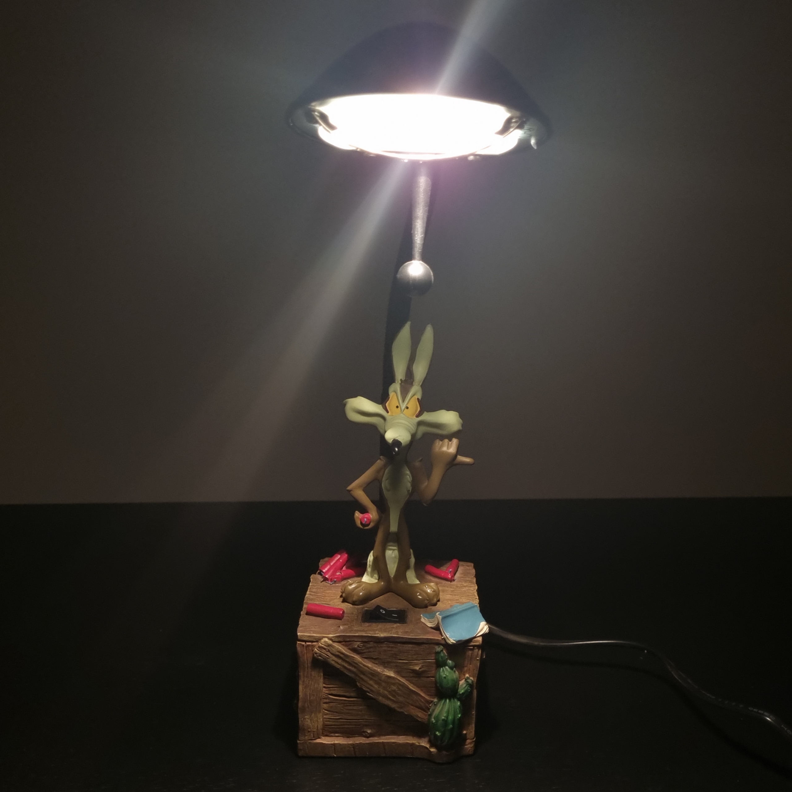 Wile E Coyote Desk Lamp - Wile E Coyote Desk Lamp